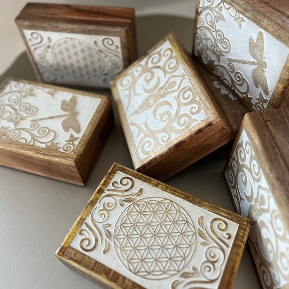 Wood carved box - Picture 7 of 9